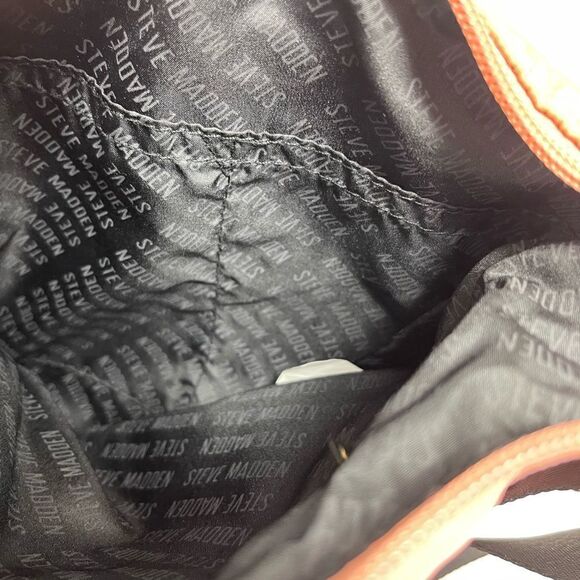 Steve Madden peach quilted nylon front zipper pocket shoulder/crossbody bag. - Picture 10 of 10